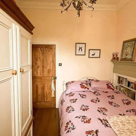 Wingrove - Sleeps 8 *