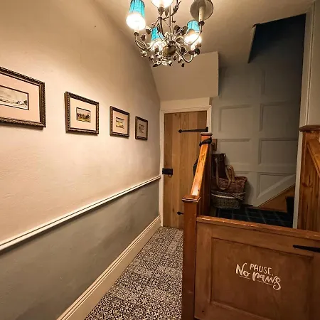 Wingrove - Sleeps 8 *
