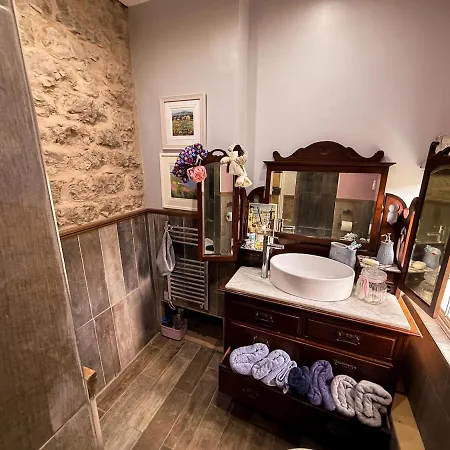 Wingrove - Sleeps 8 *